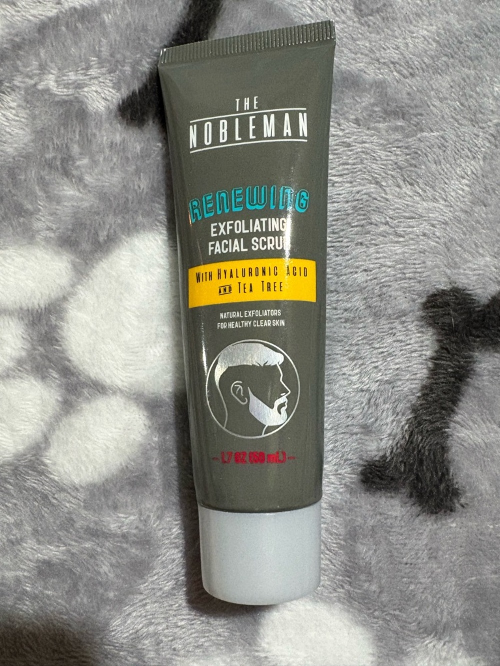 Renewing Exfoliating Facial Scrub - Gray